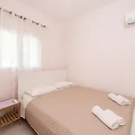 Lazaros * Гоувия
