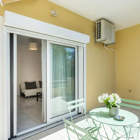 Apartment Lazaros *